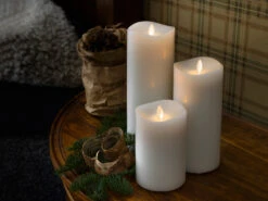 Konstsmide 3er Set LED Duftkerze Mit 6h Timer, Flackernd, Ø 9cm, Batteriebetrieb, Lavendel