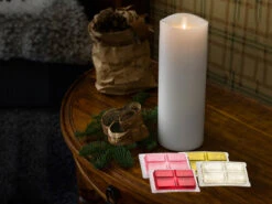 Konstsmide LED Duftkerze Mit 6h Timer, Flackernd, Höhe 23cm, Batteriebetrieb, 4 Düfte