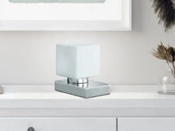 MeineWunschleuchte LED Tischleuchte Glasschirm Weiß Sockel Silber - Touch Dimmbar, Höhe 14cm