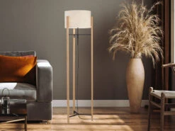 Fischer & Honsel Stehleuchte SHINE WOOD Mit Dreibein Holzfuß & Leinenschirm Beige, Höhe 152-160cm