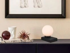 Trio Leuchten Tischlampe DAVI II Glaskugel Weiß Sockel Schwarz - Touchfunktion, Ø 12cm