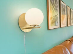 Trio Leuchten Wandleuchte PURE Messing Mit Glaskugel Opal Weiß Ø16cm, Flex Mit / Ohne Kabel